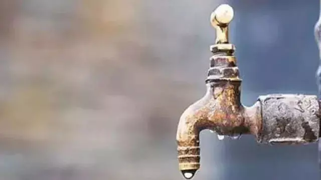 ट्यूबवेल पर चोरी से तीन सेक्टरों में पानी संकट ट्यूबवेल पर चोरी से तीन सेक्टरों में पानी संकट