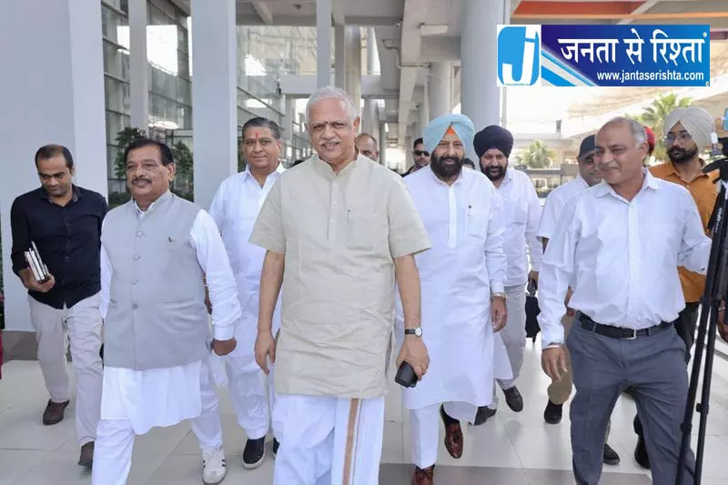 Delhi CM पद को लेकर भी चर्चा शुरू Delhi CM पद को लेकर भी चर्चा शुरू