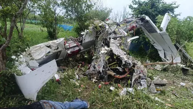 कानपुर में बड़ा हादसा, गंगा बैराज के पास प्रशिक्षण विमान दुर्घटनाग्रस्त कानपुर में बड़ा हादसा, गंगा बैराज के पास प्रशिक्षण विमान दुर्घटनाग्रस्त