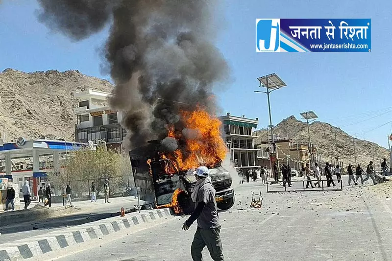 सरकार ने CRPF RAF की 12 कंपनियां तैनात कीं सरकार ने CRPF RAF की 12 कंपनियां तैनात कीं