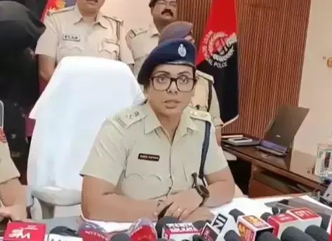 Medinipur: छिनतई गिरोह पर पुलिस का शिकंजा, खड़गपुर में तीन सदस्य गिरफ्तार Medinipur: छिनतई गिरोह पर पुलिस का शिकंजा, खड़गपुर में तीन सदस्य गिरफ्तार