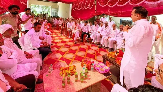 गांव फूलां में भाजपा मजबूत पूर्व सरपंच ने थामा दामन गांव फूलां में भाजपा मजबूत पूर्व सरपंच ने थामा दामन