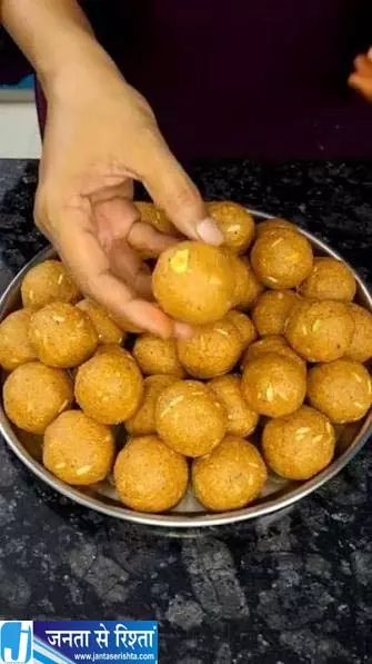 त्योहारों पर ट्राई करें बिना घी चीनी वाले बेसन लड्डू त्योहारों पर ट्राई करें बिना घी चीनी वाले बेसन लड्डू