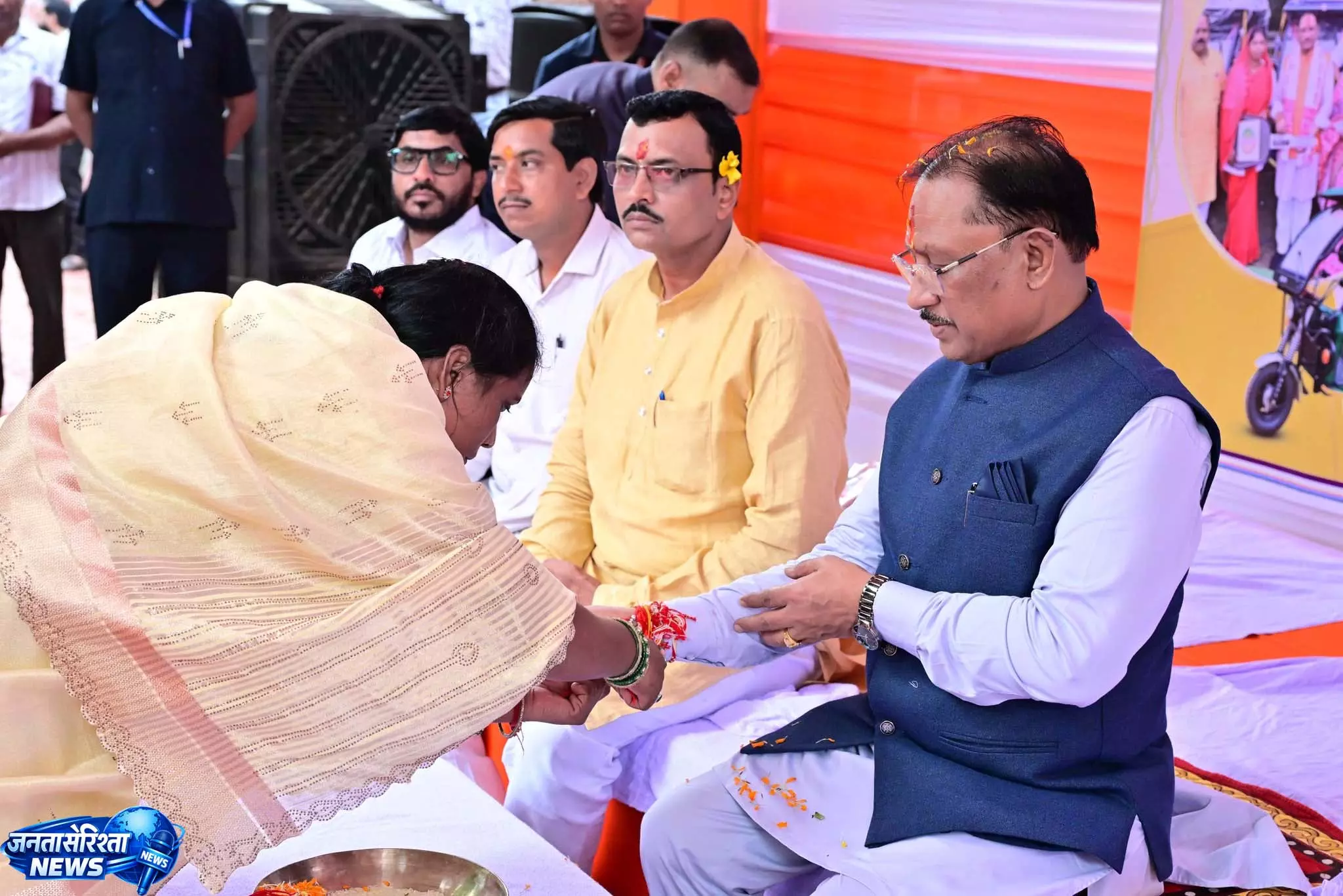 रक्षाबंधन पर मुख्यमंत्री विष्णुदेव साय ने दी महिलाओं को बड़ी सौगात रक्षाबंधन पर मुख्यमंत्री विष्णुदेव साय ने दी महिलाओं को बड़ी सौगात