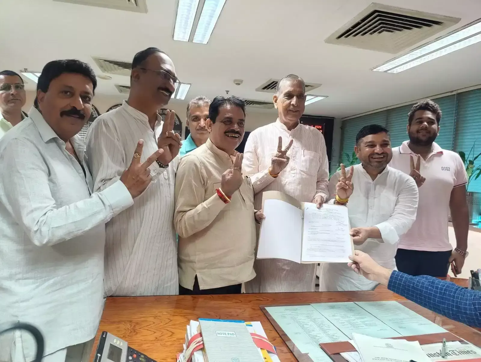New Delhi: योगेश वर्मा ने फिर भरा नामांकन, MCD शिक्षा समिति अध्यक्ष पद के लिए मुकाबला दिलचस्प New Delhi: योगेश वर्मा ने फिर भरा नामांकन, MCD शिक्षा समिति अध्यक्ष पद के लिए मुकाबला दिलचस्प