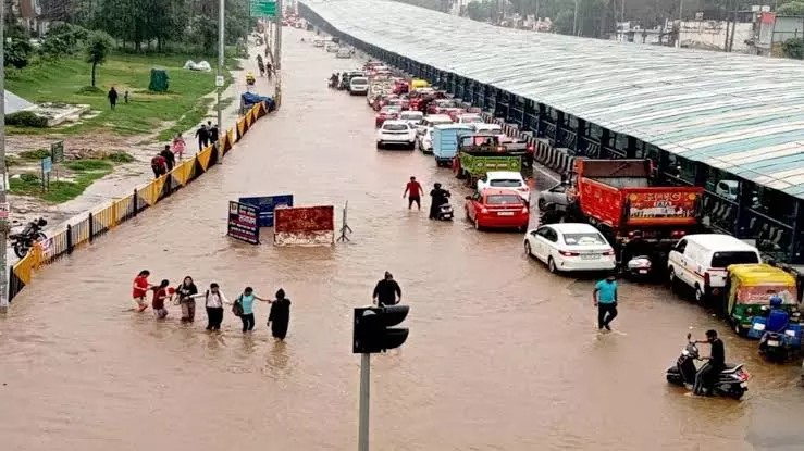 Gurugram: गुरुग्राम में बारिश और प्रदूषण के दौरान वर्क फ्रॉम होम पर जोर, दीपक मैनी ने उठाई मांग Gurugram: गुरुग्राम में बारिश और प्रदूषण के दौरान वर्क फ्रॉम होम पर जोर, दीपक मैनी ने उठाई मांग
