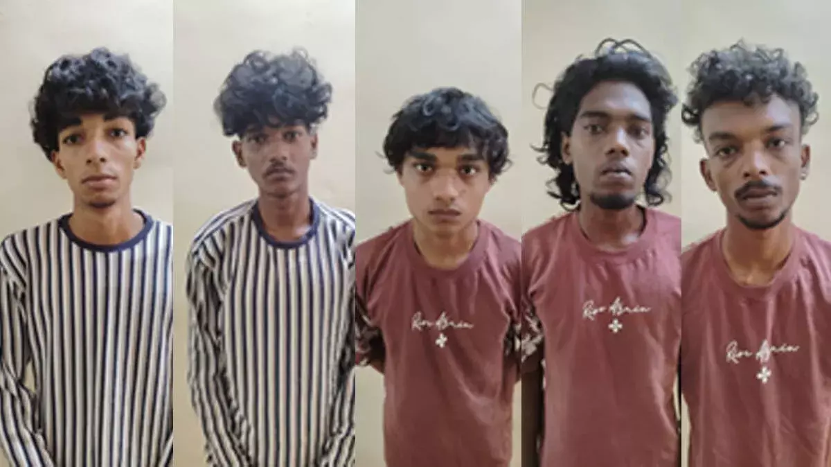 ओणम के दौरान हत्या: दो घंटे के भीतर पांच लोग गिरफ्तार ओणम के दौरान हत्या: दो घंटे के भीतर पांच लोग गिरफ्तार