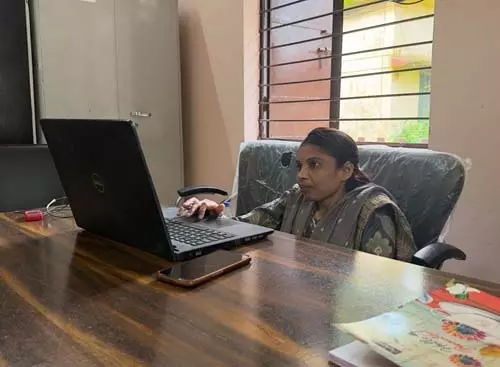 बैंक सखी बनकर ग्रामीणों के लिए सहूलियत का माध्यम बनीं ललिता बघेल बैंक सखी बनकर ग्रामीणों के लिए सहूलियत का माध्यम बनीं ललिता बघेल