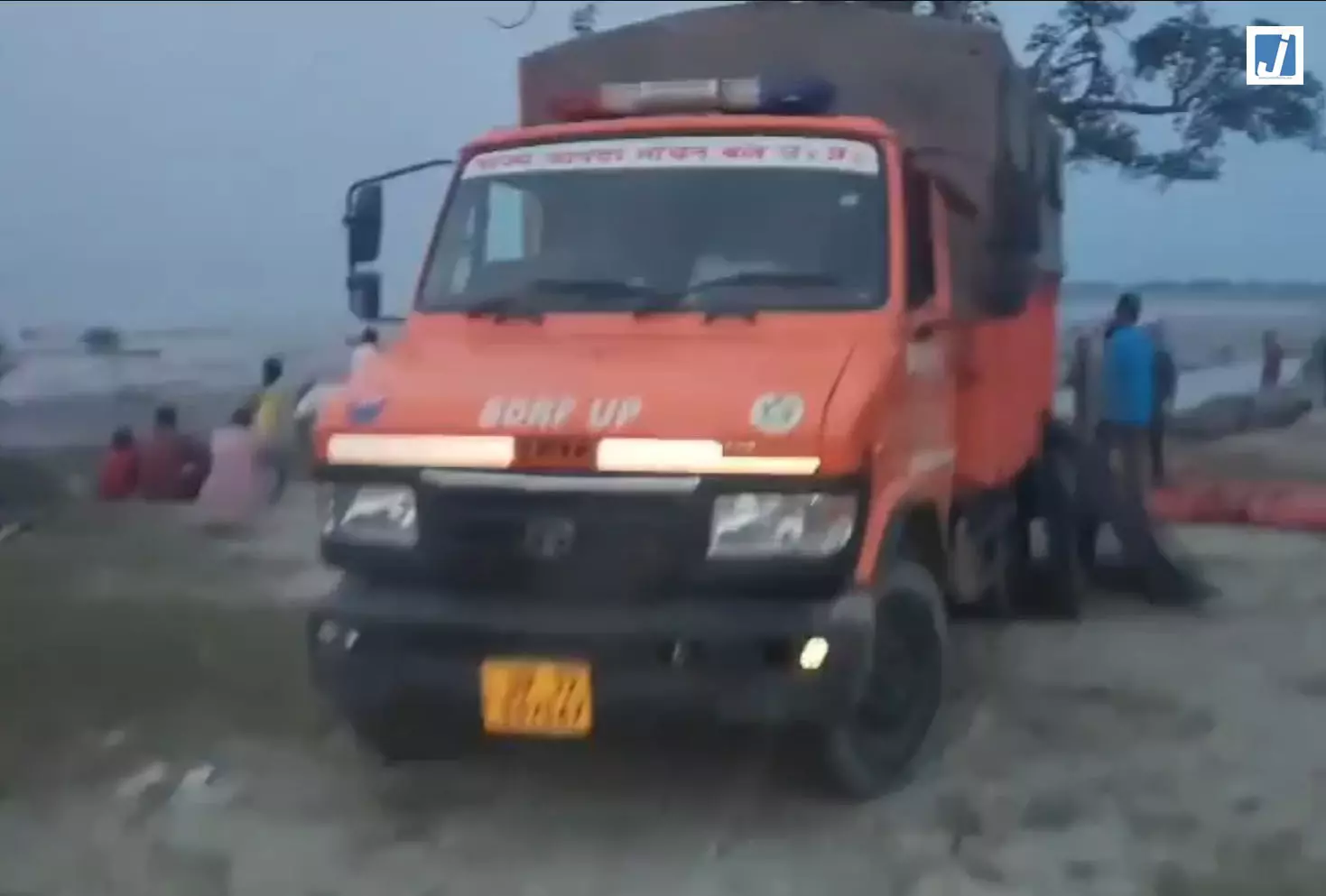 नेपाल बाढ़ का असर कुशीनगर पहुंची गंडक नदी में तीन शव मिले नेपाल बाढ़ का असर कुशीनगर पहुंची गंडक नदी में तीन शव मिले