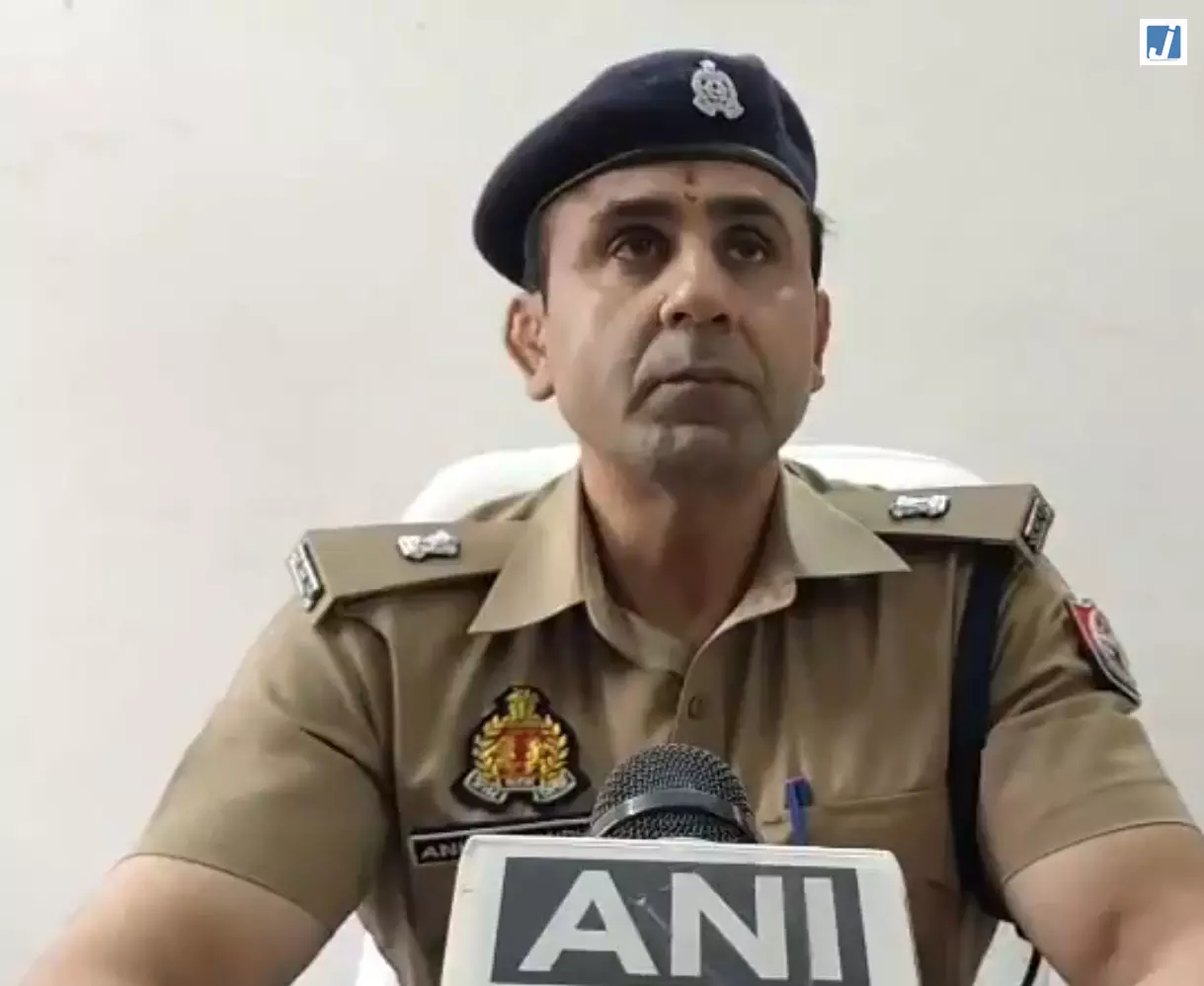 फिरोजाबाद में युवती की मौत मामले में आरोपी गिरफ्तार पुलिस जांच में जुटी फिरोजाबाद में युवती की मौत मामले में आरोपी गिरफ्तार पुलिस जांच में जुटी