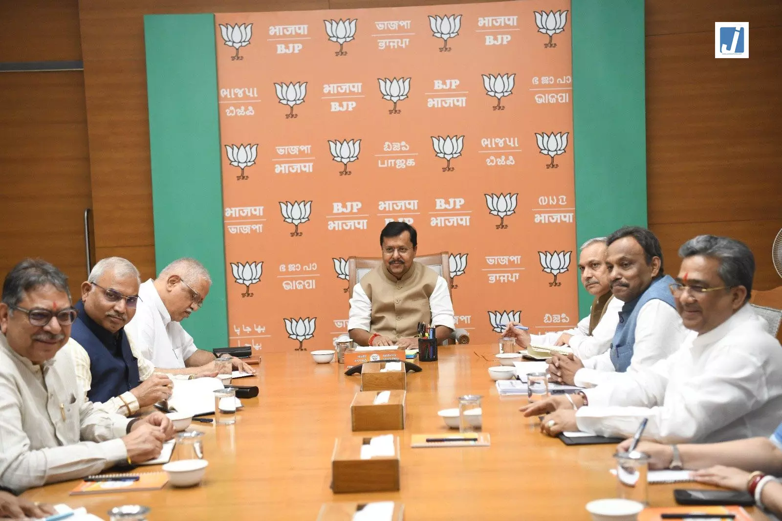 नितिन नबीन ने संभाली नई टीम भाजपा महासचिवों संग पहली बैठक नितिन नबीन ने संभाली नई टीम भाजपा महासचिवों संग पहली बैठक