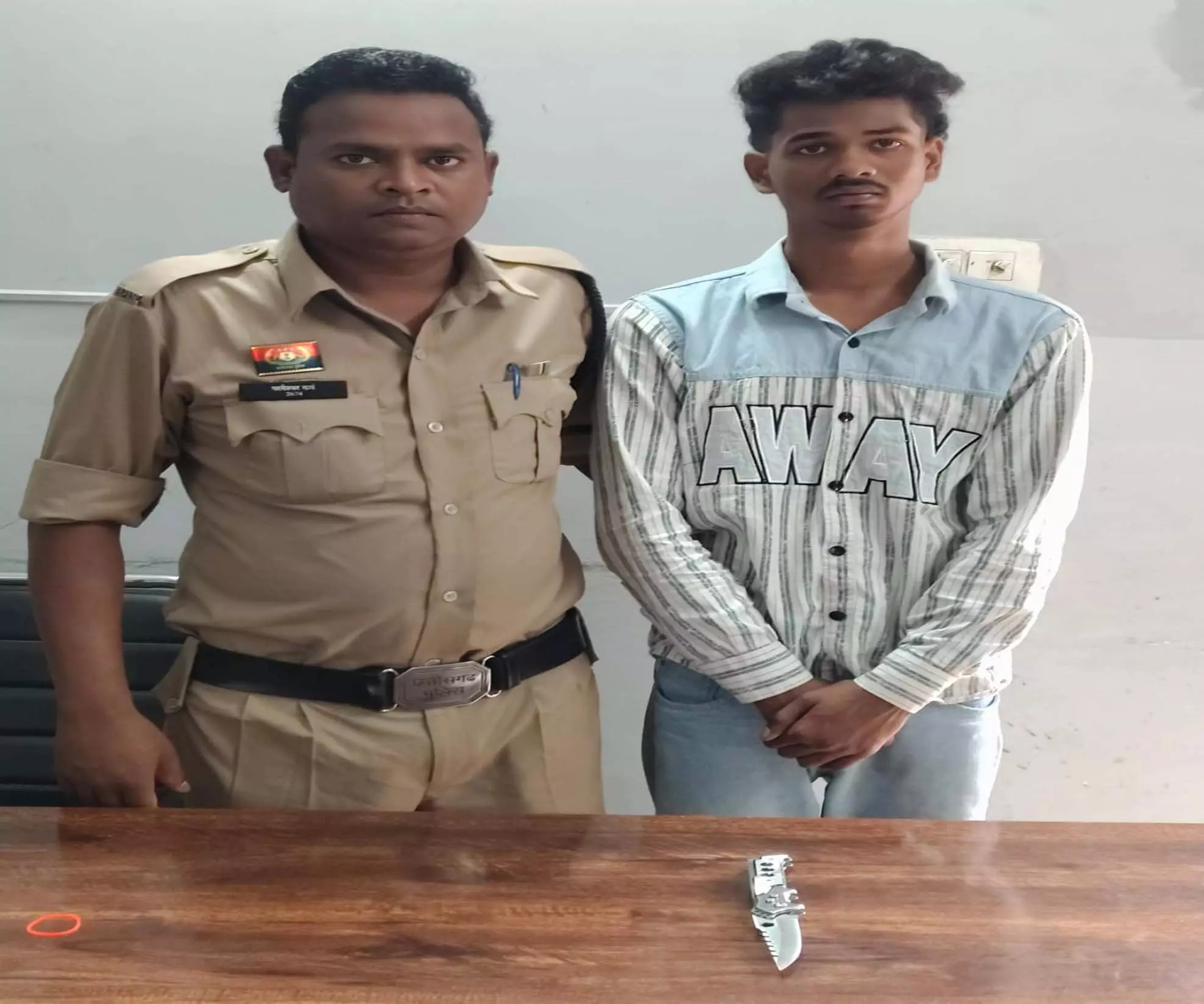 रायपुर में चाकू लहराकर लोगों को डराने वाला आरोपी गिरफ्तार रायपुर में चाकू लहराकर लोगों को डराने वाला आरोपी गिरफ्तार