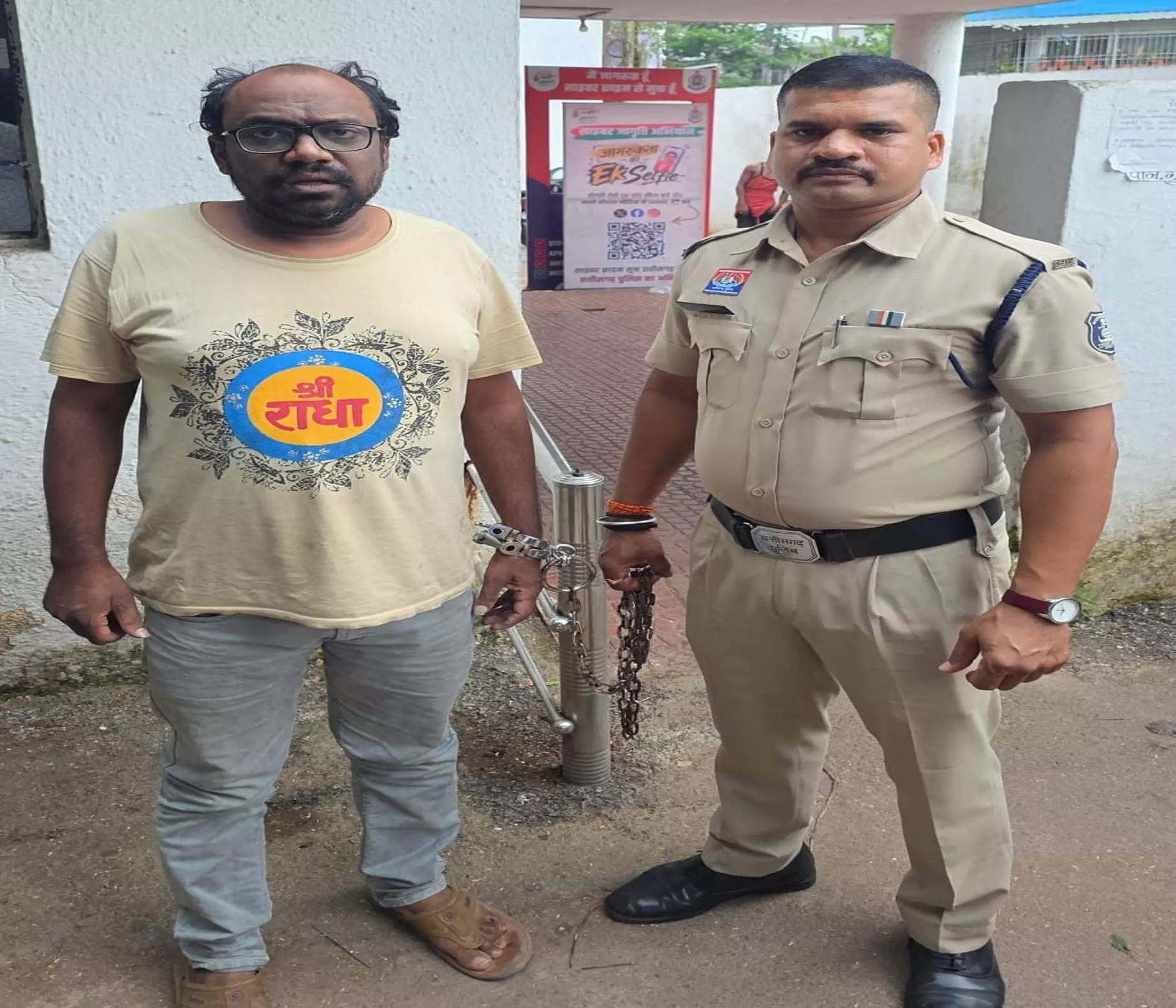 मंदिर में भगवान की प्रतिमाएं क्षतिग्रस्त करने वाला आरोपी चंद घंटों में गिरफ्तार मंदिर में भगवान की प्रतिमाएं क्षतिग्रस्त करने वाला आरोपी चंद घंटों में गिरफ्तार
