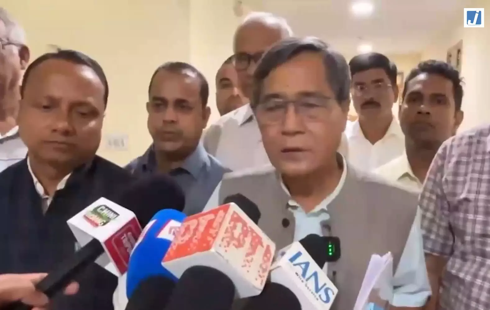 त्रिपुरा में पूर्व DGP अनुराग धनकर की मौत पर सियासत तेज विपक्ष ने सीएम पर उठाए सवाल त्रिपुरा में पूर्व DGP अनुराग धनकर की मौत पर सियासत तेज विपक्ष ने सीएम पर उठाए सवाल