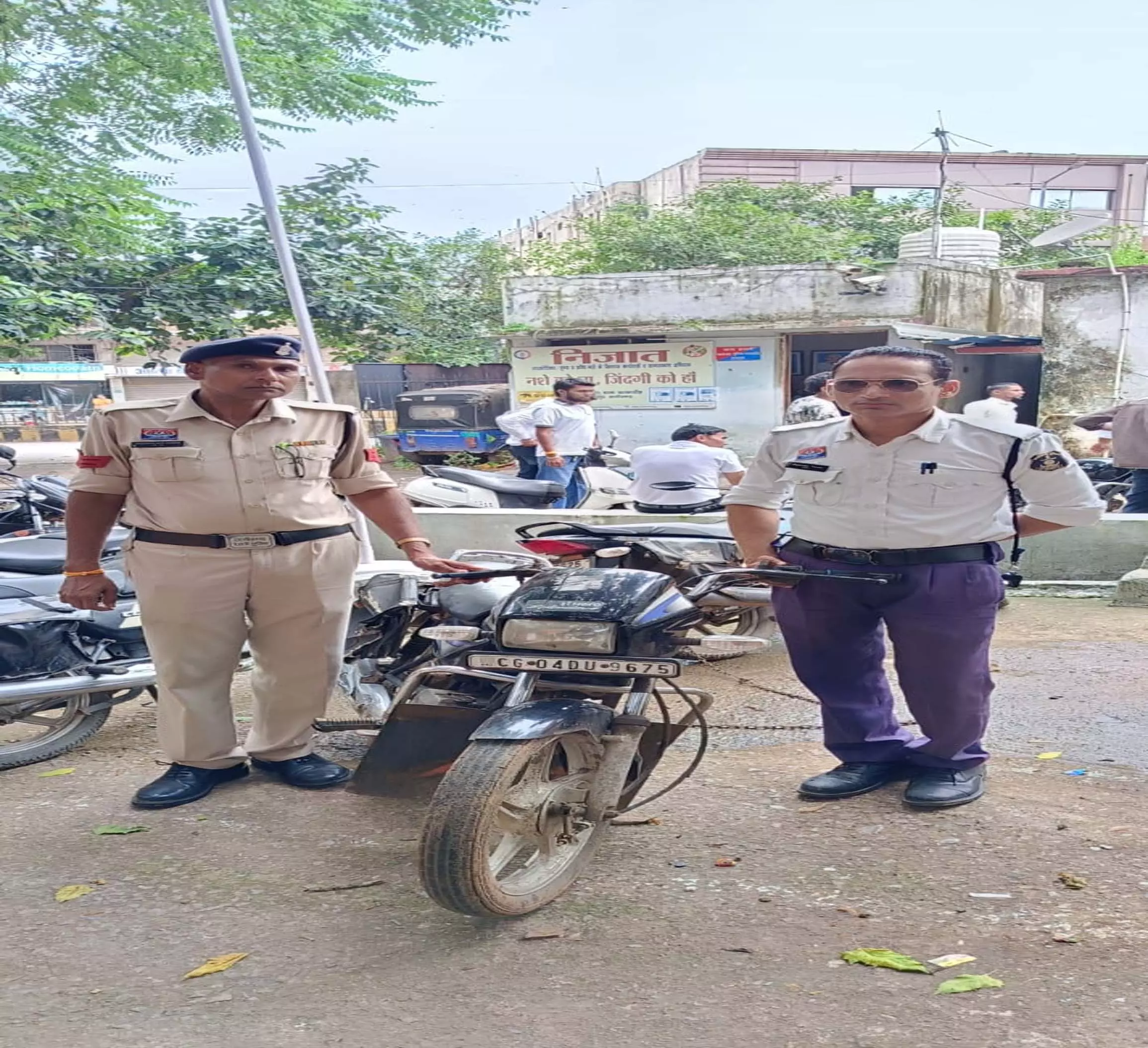लावारिस हालत में मिली मोटरसाइकिल निकली चोरी की, आरोपी गिरफ्तार लावारिस हालत में मिली मोटरसाइकिल निकली चोरी की, आरोपी गिरफ्तार