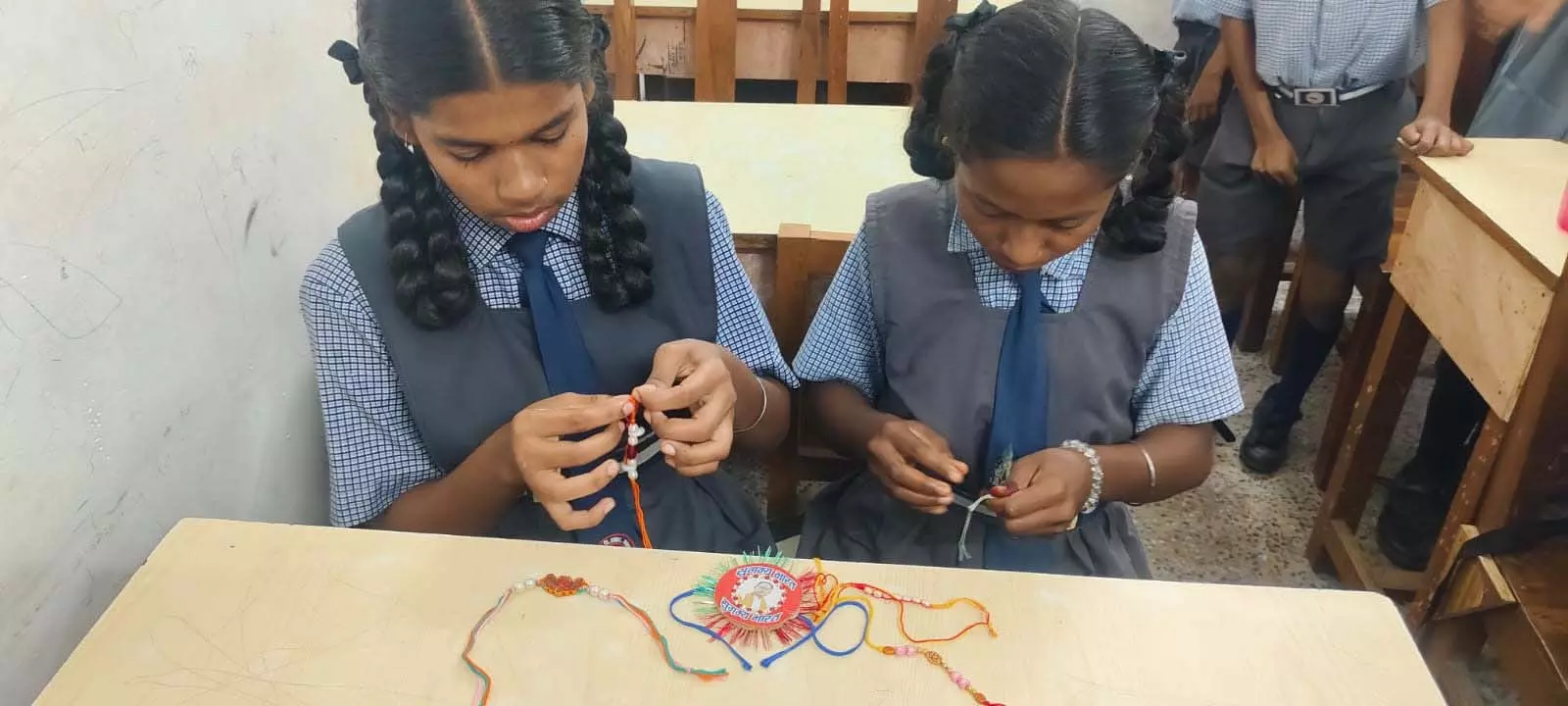 दिव्यांग महिलाओं और श्रवण बाधित छात्राओं की हुनर भरी उड़ान दिव्यांग महिलाओं और श्रवण बाधित छात्राओं की हुनर भरी उड़ान
