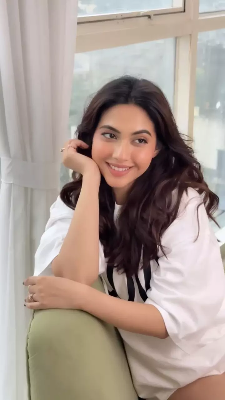 मुस्कान से छाईं एक्ट्रेस का खूबसूरत अंदाज मुस्कान से छाईं एक्ट्रेस का खूबसूरत अंदाज