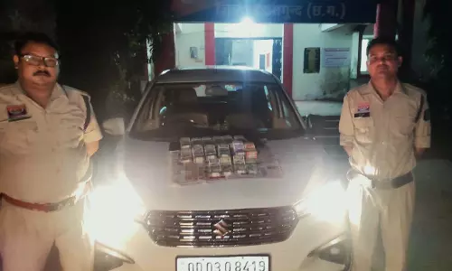 अर्टिगा कार से बड़ी मात्रा में नगदी बरामद, उड़ीसा मार्ग पर पुलिस चेकिंग के दौरान हड़कंप
