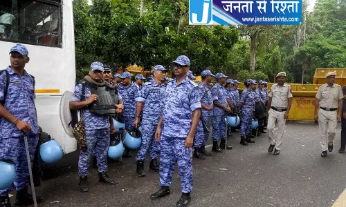 Delhi जंतर-मंतर प्रदर्शन में नकाबपोश पुलिस पर सवाल