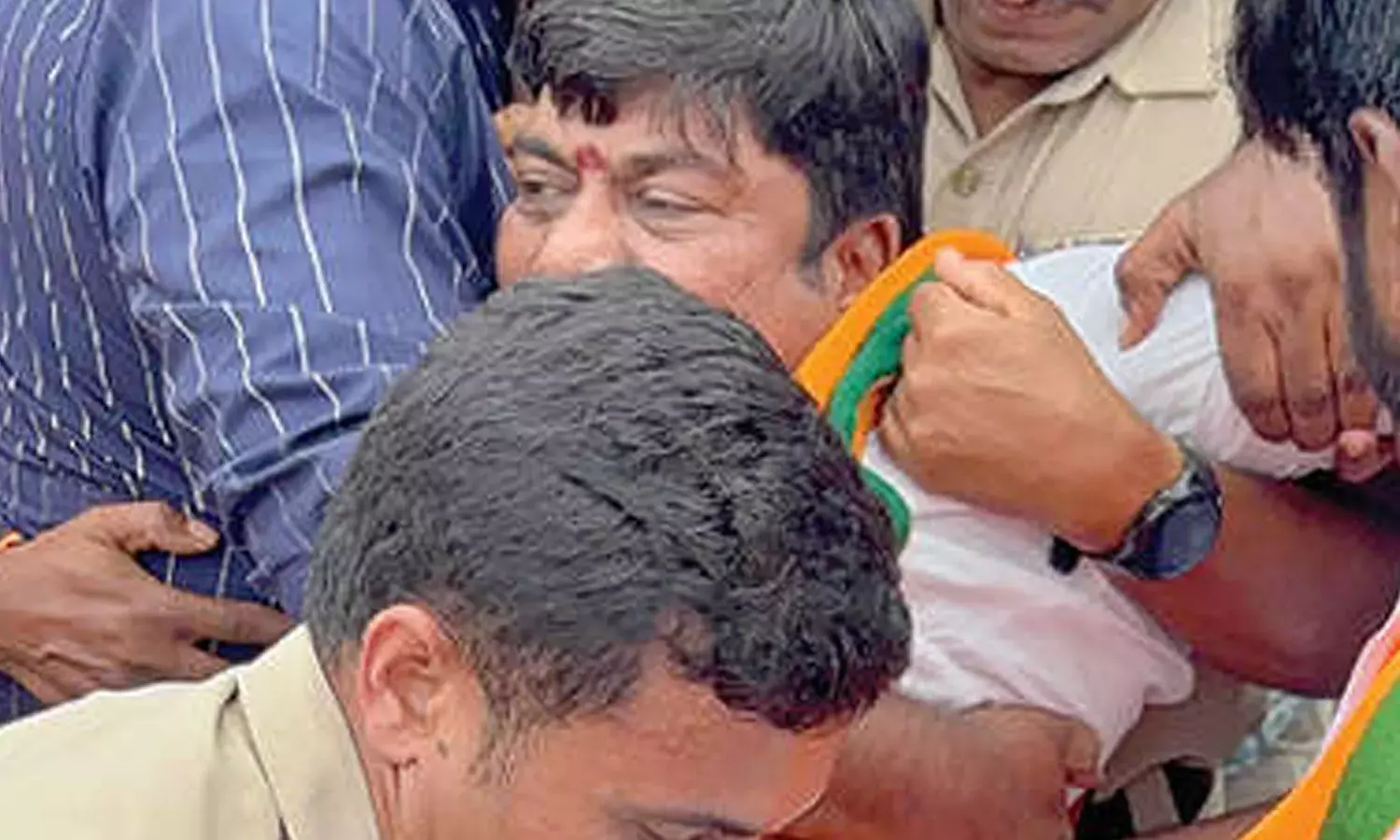 खम्मम में बीजेपी नेताओं की गिरफ्तारी के बाद तनाव