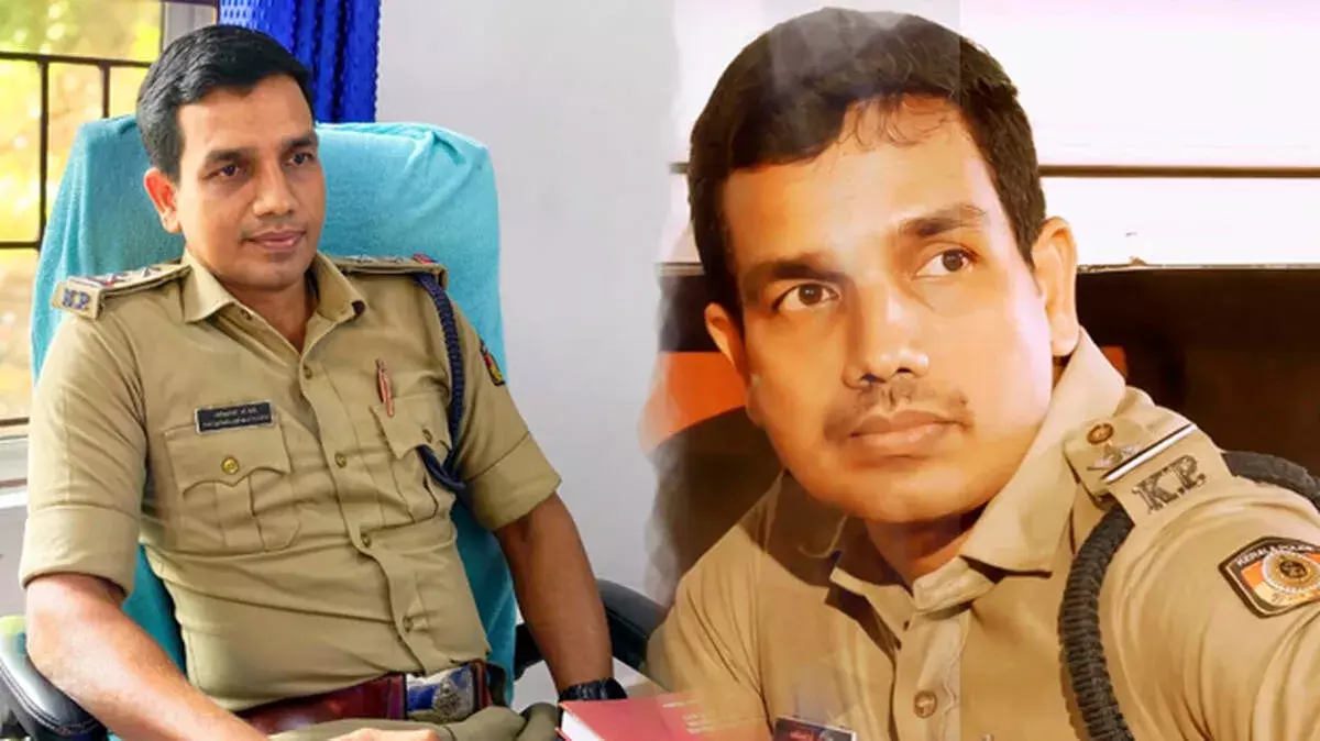 मुझे अपना बेटा समझो: इडुक्की के SI ने बचाई व्यक्ति की जान मुझे अपना बेटा समझो: इडुक्की के SI ने बचाई व्यक्ति की जान