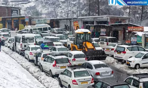 श्रीनगर ट्रैफिक संकट से रोजाना करोड़ों का नुकसान सामने आया खुलासा