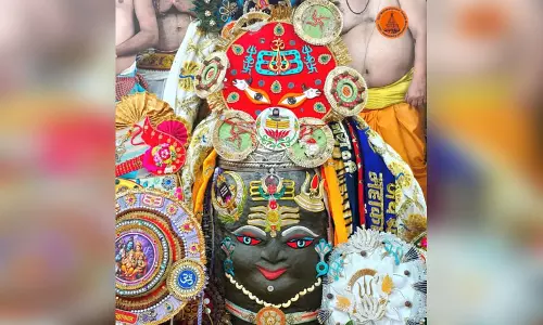 उज्जैन: ब्रह्मांड के राजा महाकाल को अर्पित हुई पहली राखी, लगा सवा लाख लड्डुओं का भोग