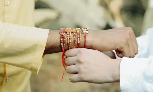 राखी के रिश्ते की मिसाल: दो बहनों ने किडनी दान कर भाइयों को दिया नया जीवन राखी के रिश्ते की मिसाल: दो बहनों ने किडनी दान कर भाइयों को दिया नया जीवन