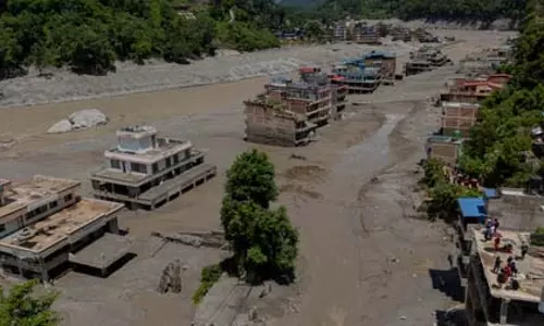 नेपाल बाढ़: ट्रंप ने कहा- हर मदद को तैयार अमेरिका, भेजी पांच लाख डॉलर की आपातकालीन मदद नेपाल बाढ़: ट्रंप ने कहा- हर मदद को तैयार अमेरिका, भेजी पांच लाख डॉलर की आपातकालीन मदद