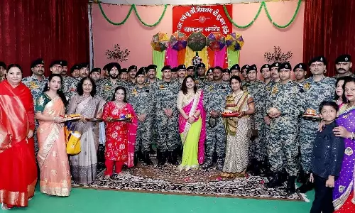 BSF जवानों के साथ मनाया रक्षाबंधन, सनशाइन राइजिंग वेलफेयर सोसाइटी ने बांधी राखी BSF जवानों के साथ मनाया रक्षाबंधन, सनशाइन राइजिंग वेलफेयर सोसाइटी ने बांधी राखी