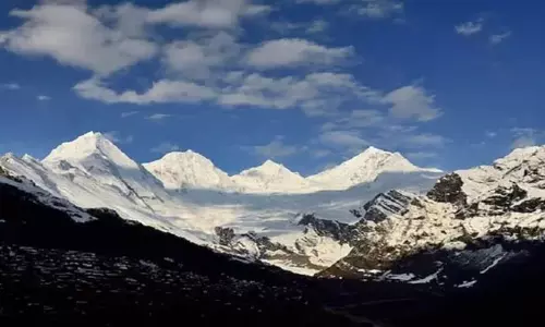 नेपाल आपदा के बाद बढ़ी चिंता, 32 साल में 20% तक पिघले ग्लेशियर नेपाल आपदा के बाद बढ़ी चिंता, 32 साल में 20% तक पिघले ग्लेशियर