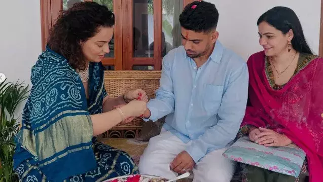 कंगना रनौत ने भाई संग मनाया रक्षाबंधन, शेयर कीं अनदेखी तस्वीरें