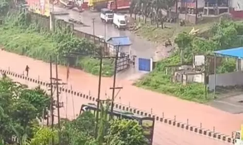 गुवाहाटी में बारिश से जलभराव, NH-27 पर ट्रैफिक डायवर्ट गुवाहाटी में बारिश से जलभराव, NH-27 पर ट्रैफिक डायवर्ट