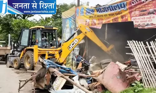 खास महल जमीन पर चला बुलडोजर