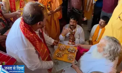 रक्षाबंधन पर रामलला को बहन शांता की राखी अर्पित, विशेष मुहूर्त में हुआ पावन अनुष्ठान रक्षाबंधन पर रामलला को बहन शांता की राखी अर्पित, विशेष मुहूर्त में हुआ पावन अनुष्ठान