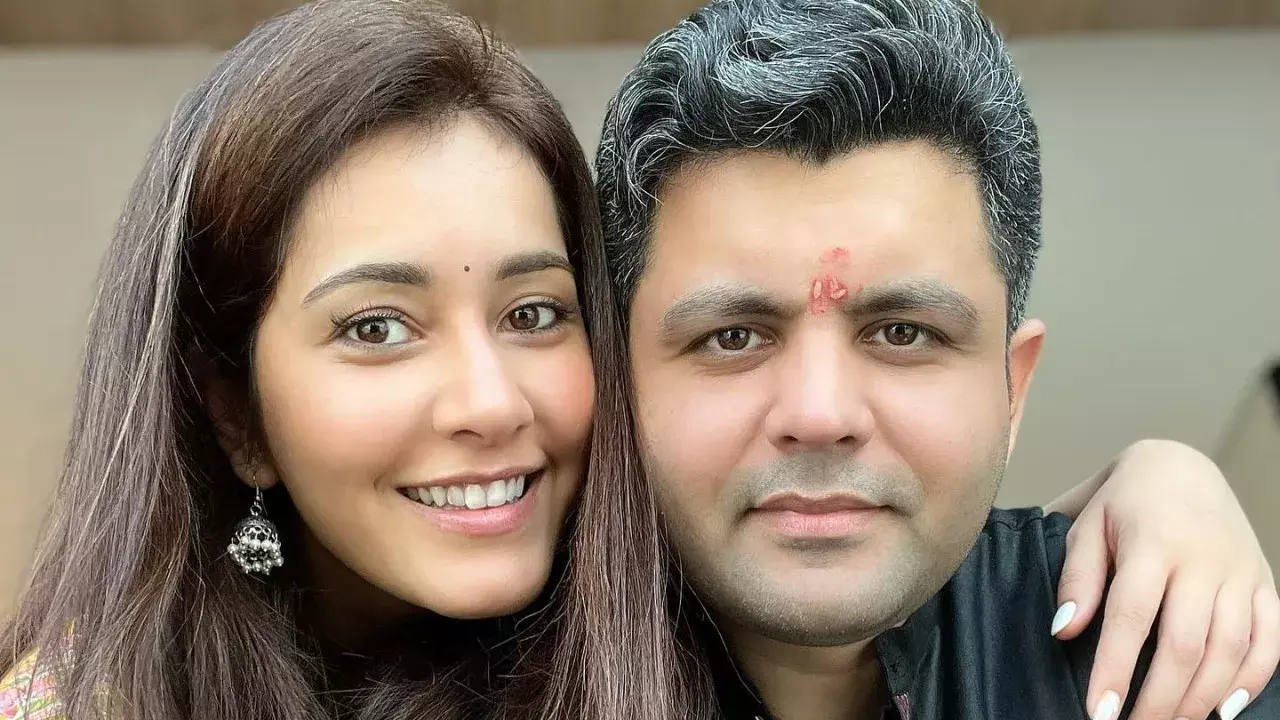 Raashi Khanna ने रक्षाबंधन पर भाई को लिखा मनमोहक नोट