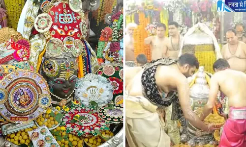 रक्षाबंधन पर महाकाल को बांधी गई दो फीट लंबी खास राखी,