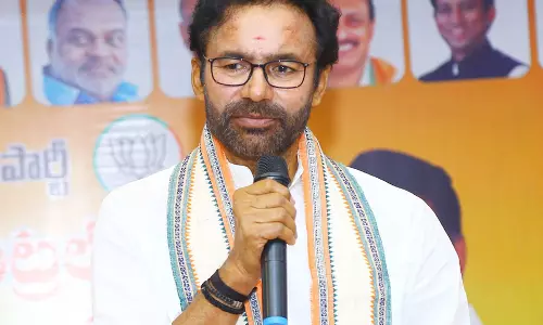 नजरबंदी पर भड़के किशन रेड्डी: तेलंगाना सरकार पर साधा निशाना नजरबंदी पर भड़के किशन रेड्डी: तेलंगाना सरकार पर साधा निशाना