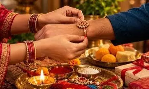 शुभ मुहूर्त और विधि: रक्षाबंधन पर इस मंत्र के साथ बांधें राखी शुभ मुहूर्त और विधि: रक्षाबंधन पर इस मंत्र के साथ बांधें राखी