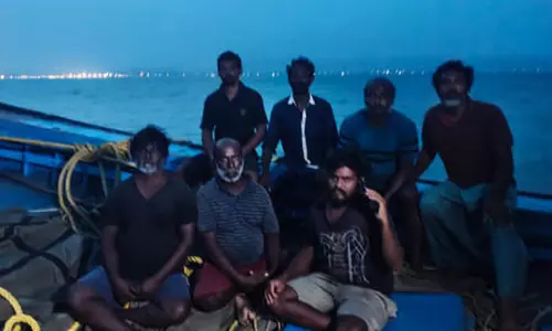 Andhra Pradesh के लापता सात मछुआरे 25 दिन बाद घर लौटे Andhra Pradesh के लापता सात मछुआरे 25 दिन बाद घर लौटे