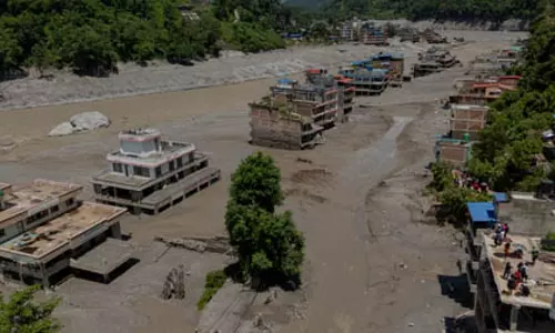 नेपाल तिब्बत बाढ़ में 469 मौतें