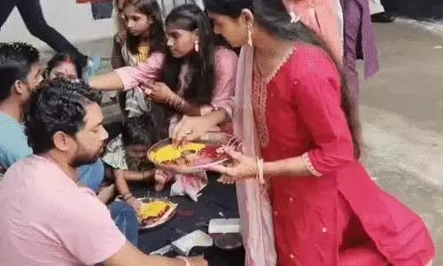 रक्षाबंधन पर छत्तीसगढ़ की जेलों में बहनों ने भाइयों को बांधी राखियां