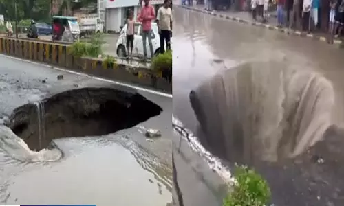 कानपुर की धंसी सड़क बनी सियासी मुद्दा कानपुर की धंसी सड़क बनी सियासी मुद्दा