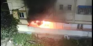 Telangana: मणिकोंडा के एक घर में आग लगी, किसी के घायल होने की खबर नहीं Telangana: मणिकोंडा के एक घर में आग लगी, किसी के घायल होने की खबर नहीं