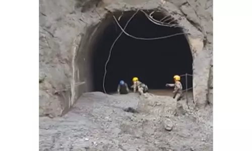 रसुवा हाइड्रोपावर टनल में रेस्क्यू ऑपरेशन 2 लोगों को बचाया गया रसुवा हाइड्रोपावर टनल में रेस्क्यू ऑपरेशन 2 लोगों को बचाया गया