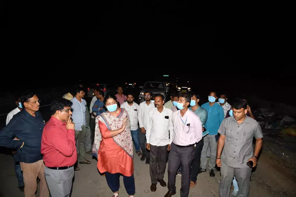 करीमनगर कलेक्टर ने NH-563 से दूर कचरा डालने का आदेश दिया