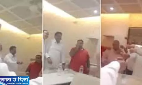 गंगाजल उठाकर पैसे बांटने का दावा पार्षदों पर गिरी गाज