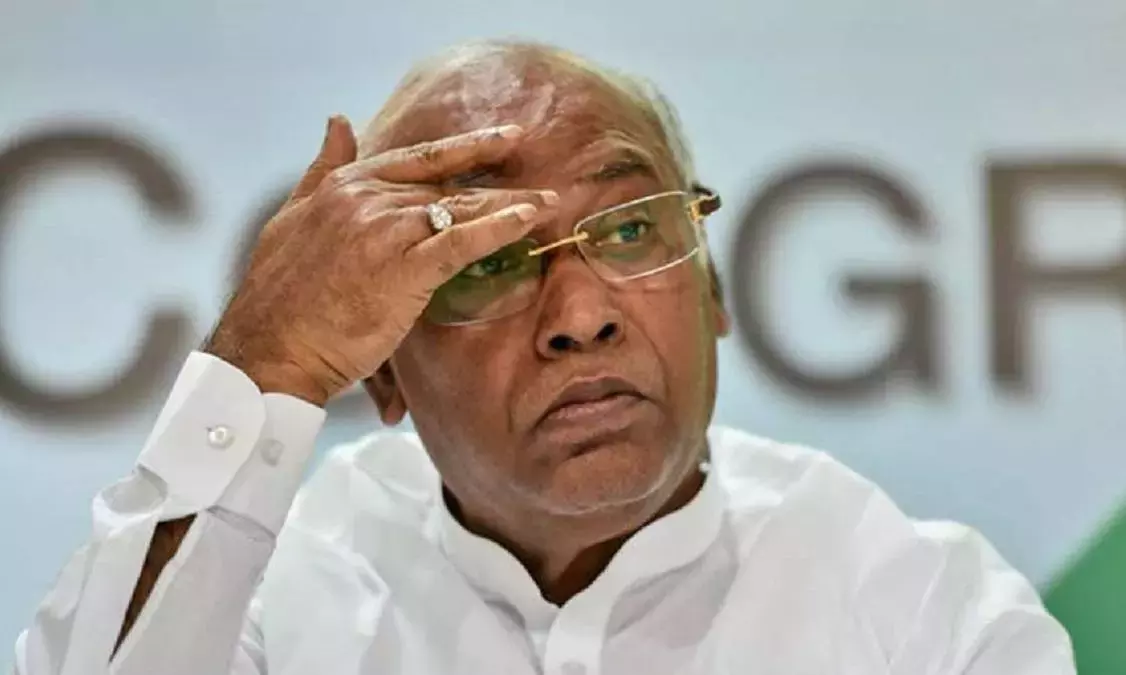 खड़गे ने केंद्र से फँसे भारतीयों और पीड़ितों के परिवारों की मदद करने का आग्रह किया खड़गे ने केंद्र से फँसे भारतीयों और पीड़ितों के परिवारों की मदद करने का आग्रह किया