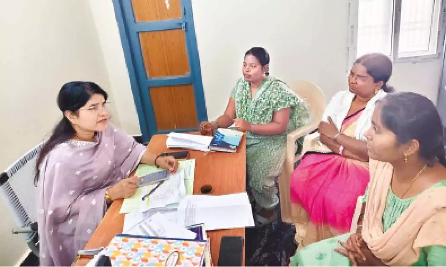 Collector राजकुमारी ने गोसपाडु में ग्रामीण PHC और सचिवालय का निरीक्षण किया
