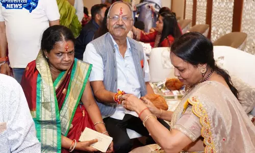 सांसद बृजमोहन अग्रवाल ने बहनों से कलाई पर बंधवाया रक्षासूत्र